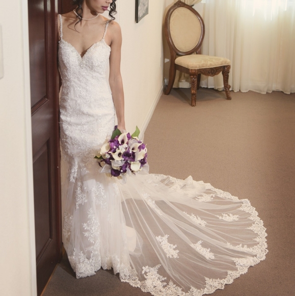 Low back Wedding gown - Picture 2 of 11